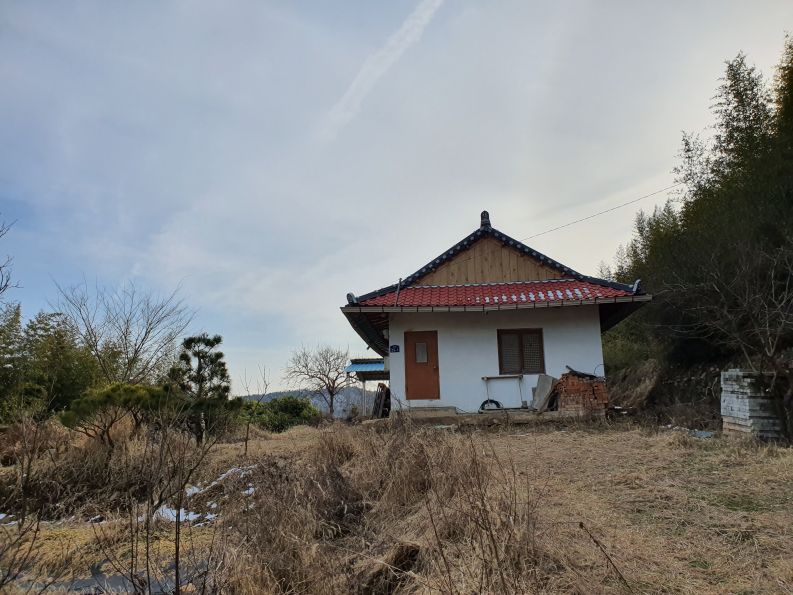 대강면 산과 어루러진 전원주택 매매합니다.