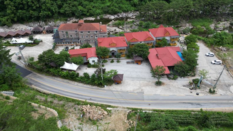 지리산 뱀사골 계곡 옆 펜션매매